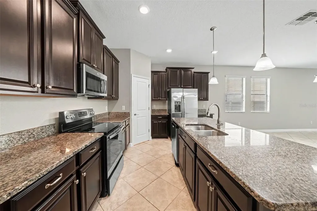 28500 Pleasant Bay Loop Wesley Chapel FL 33543
