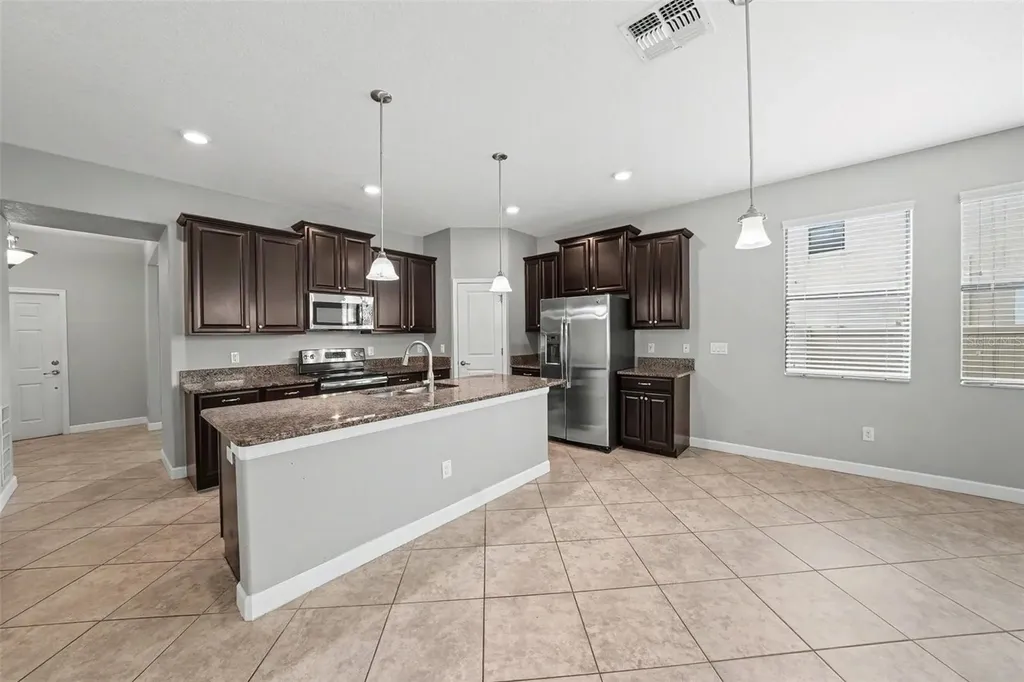 28500 Pleasant Bay Loop Wesley Chapel FL 33543