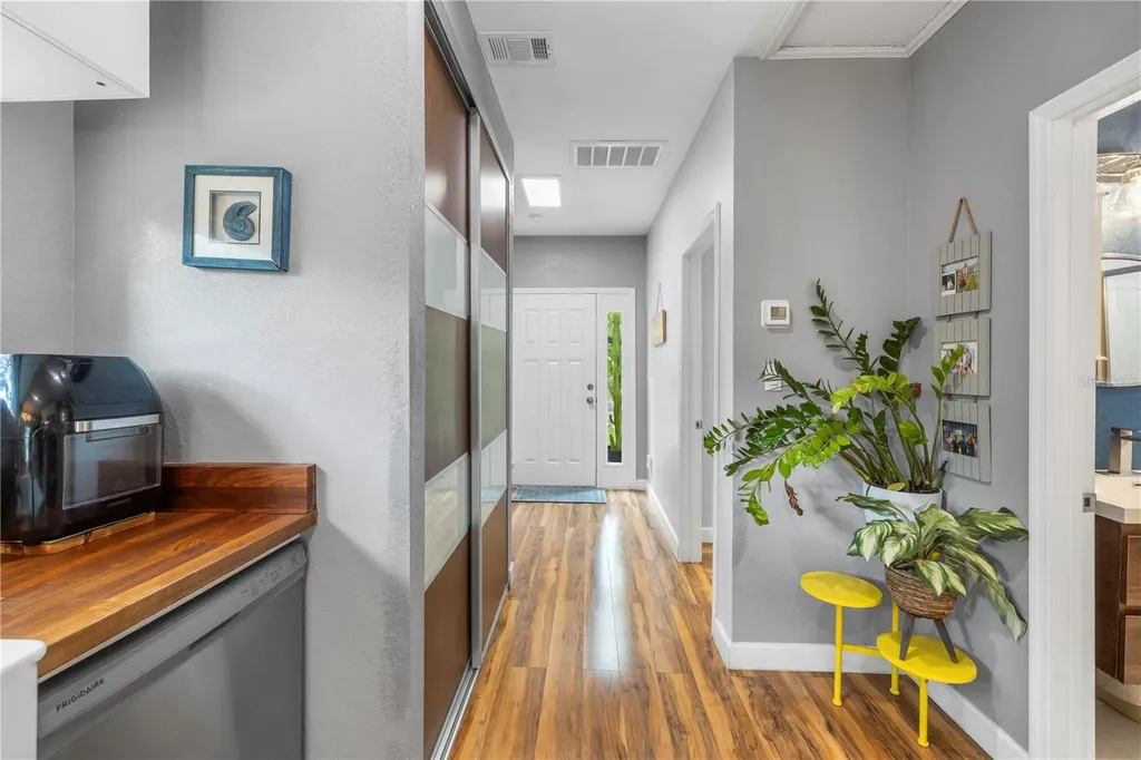 2101 43rd Street S St Petersburg FL 33711