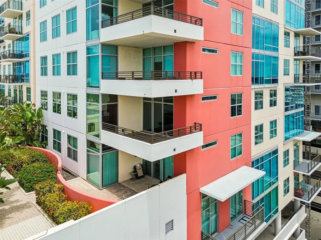 1120 E Kennedy Boulevard W Tampa FL 33602