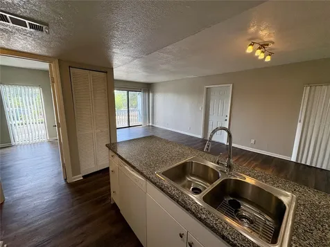 2017 5th Street W Bradenton FL 34205