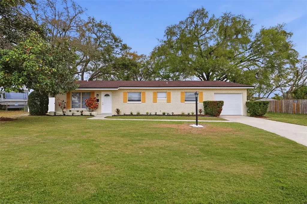 2327 W Knollwood Place Tampa FL 33604