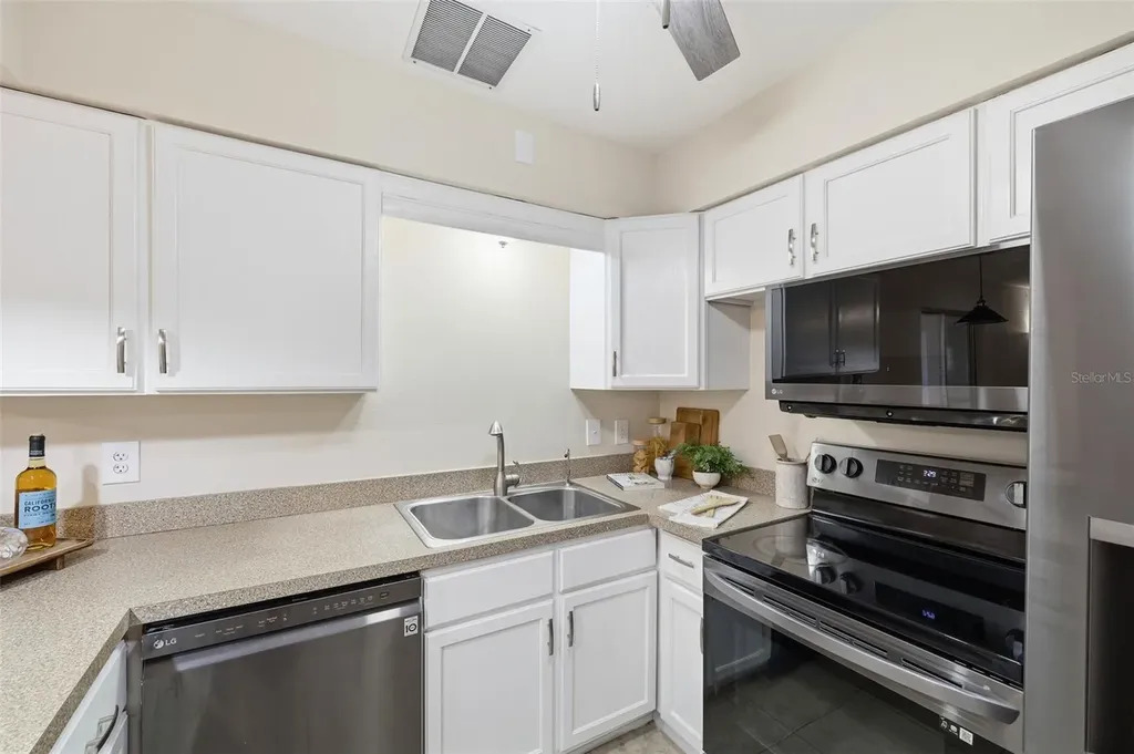 2327 W Knollwood Place Tampa FL 33604