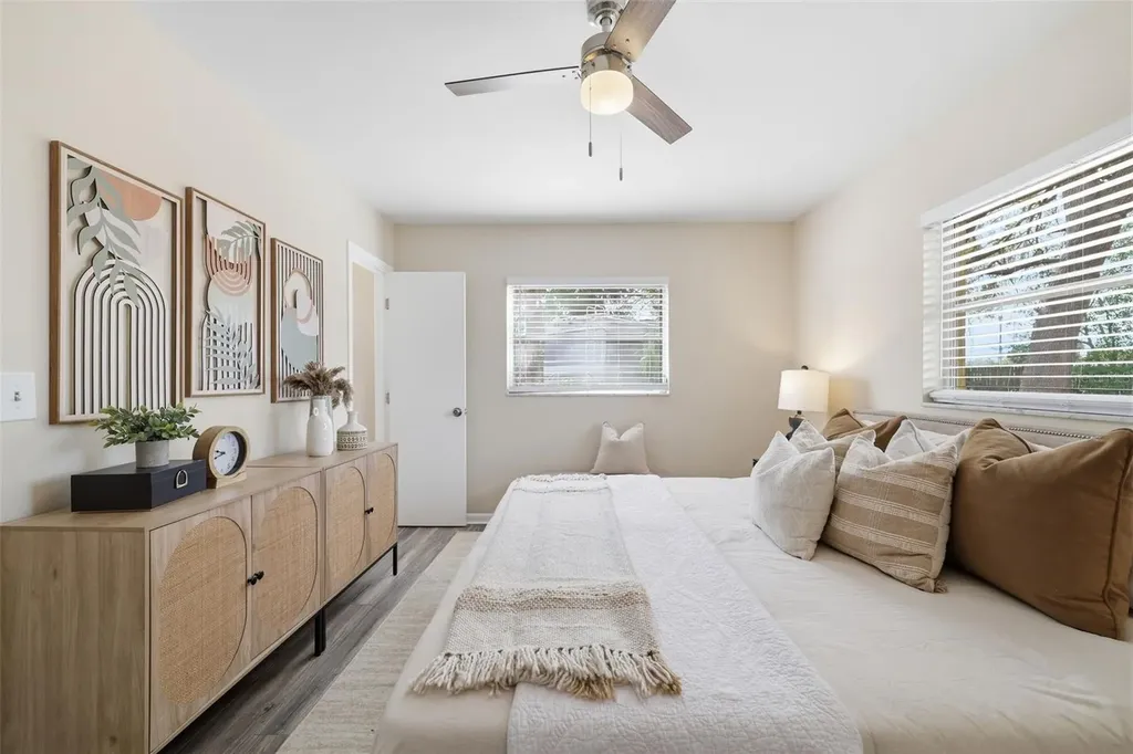 2327 W Knollwood Place Tampa FL 33604