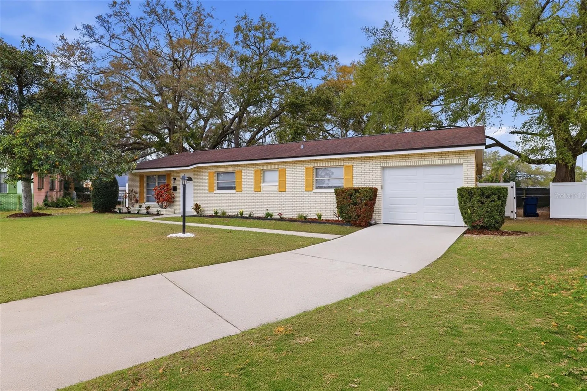 2327 W Knollwood Place Tampa FL 33604