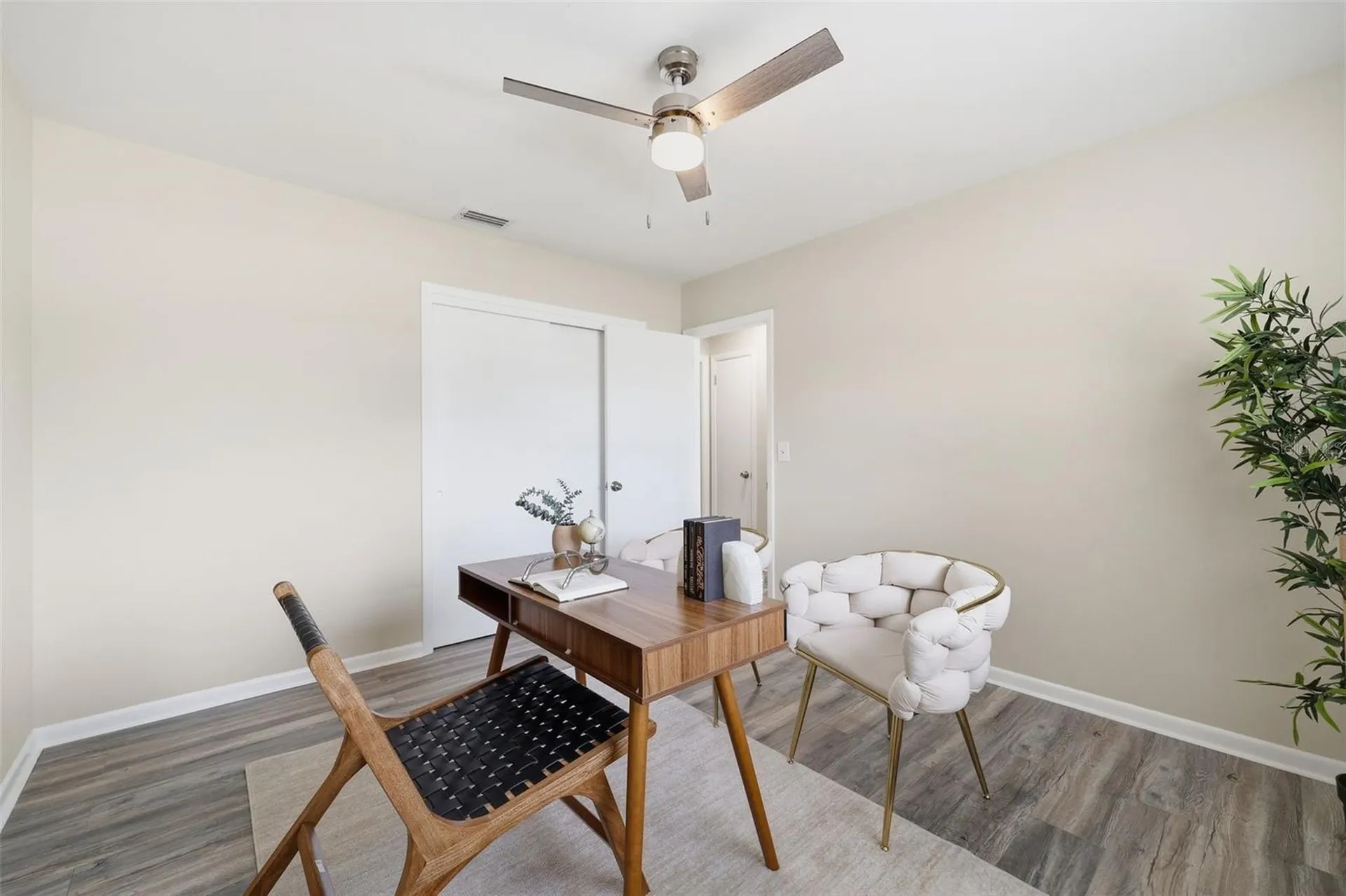 2327 W Knollwood Place Tampa FL 33604