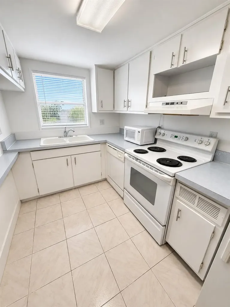 7701 Starkey Road Seminole FL 33777