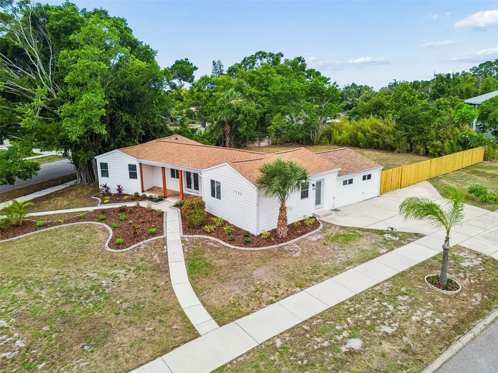 7745 Westmoreland Drive Sarasota FL 34243