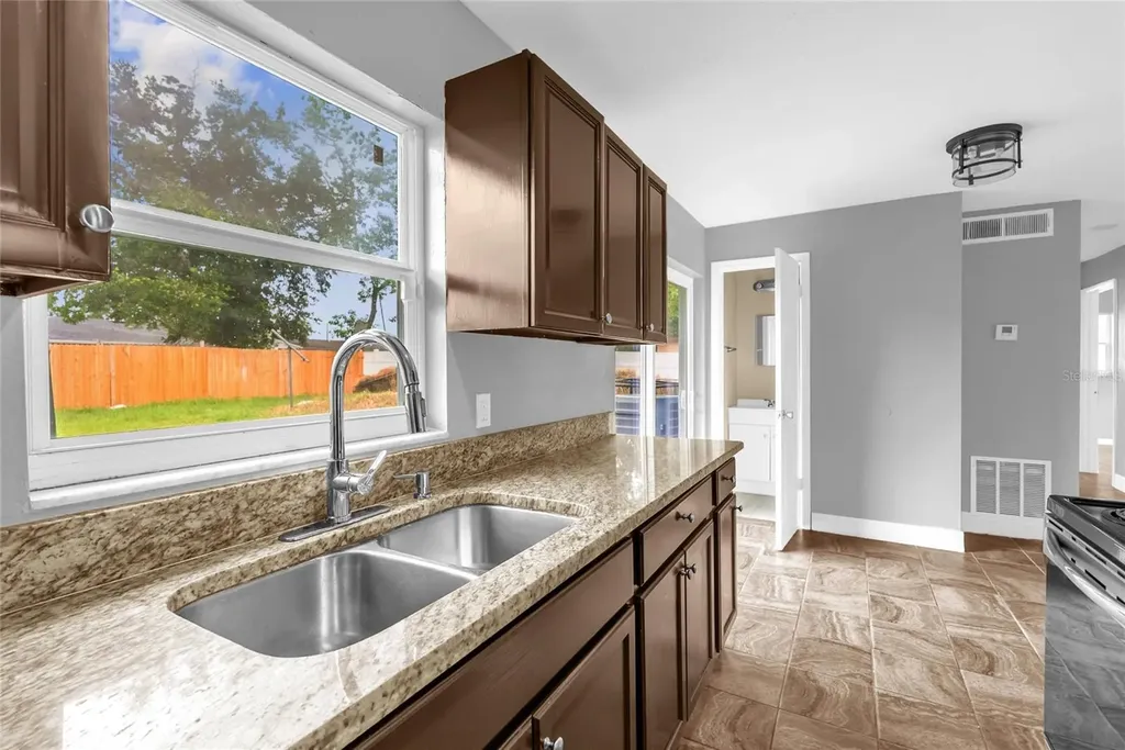5390 Botany Court Orlando FL 32811