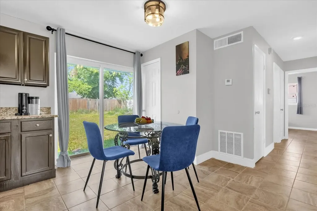 5390 Botany Court Orlando FL 32811