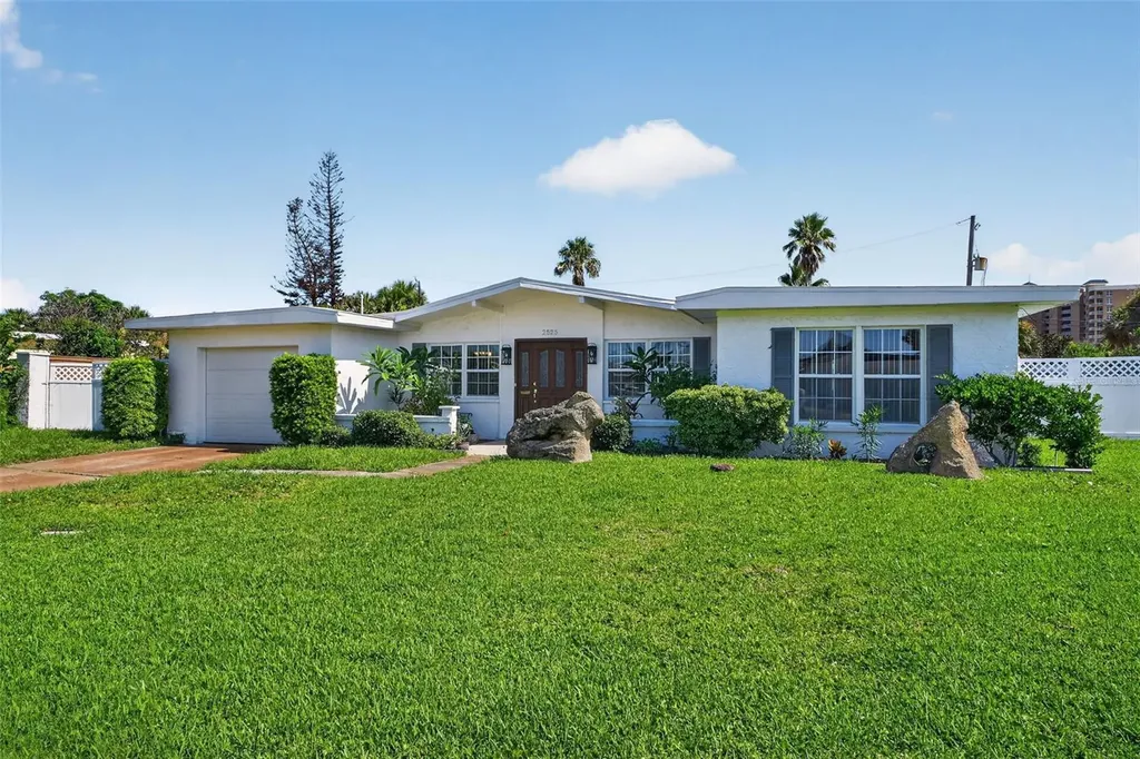 2525 Coral Way W Daytona Beach FL 32118