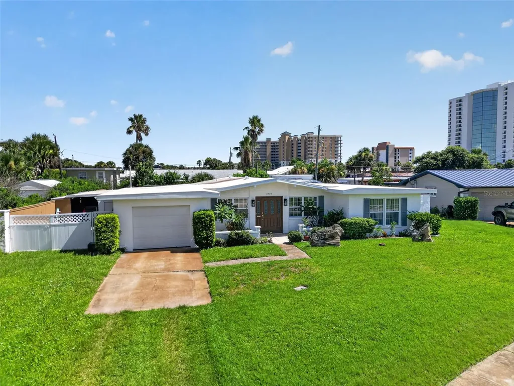 2525 Coral Way W Daytona Beach FL 32118