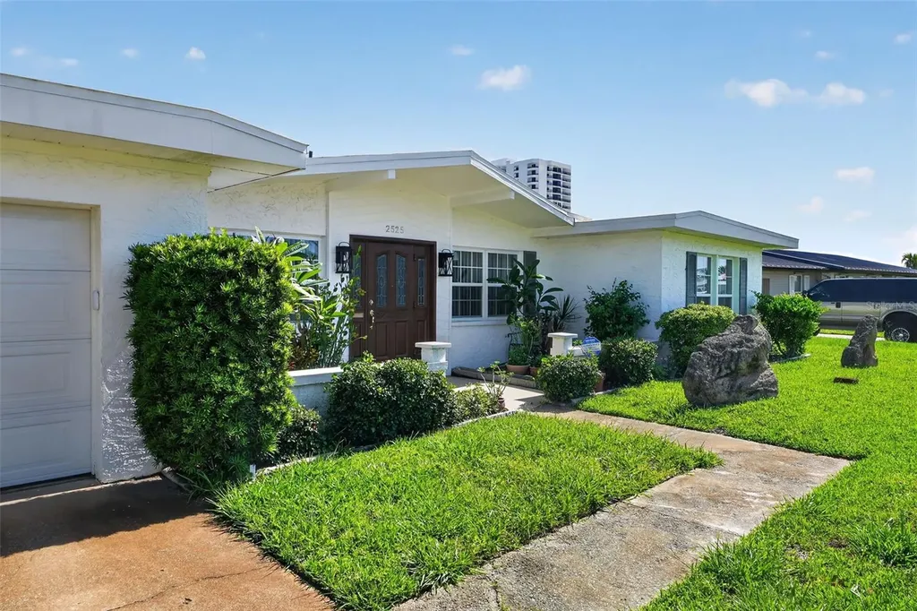 2525 Coral Way W Daytona Beach FL 32118