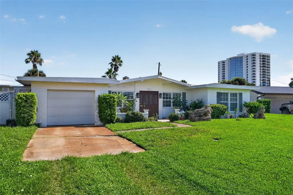 2525 Coral Way W Daytona Beach FL 32118