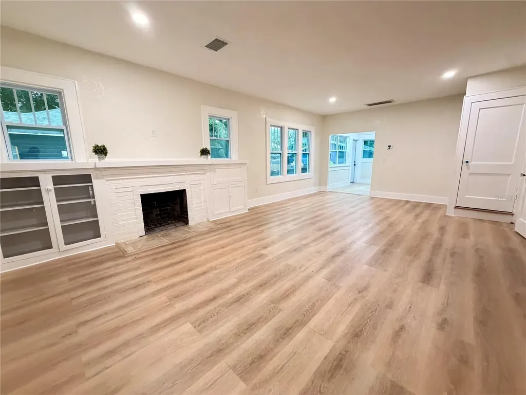1200 E Henry Avenue Tampa FL 33604