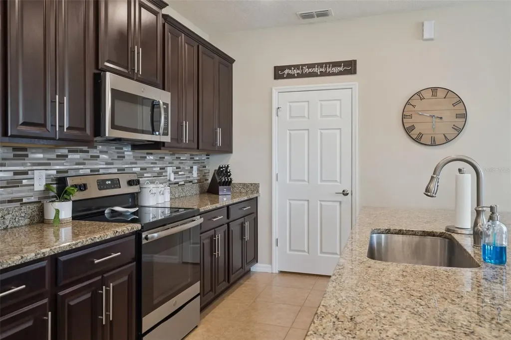 253 Sparrow Hawk Drive Groveland FL 34736