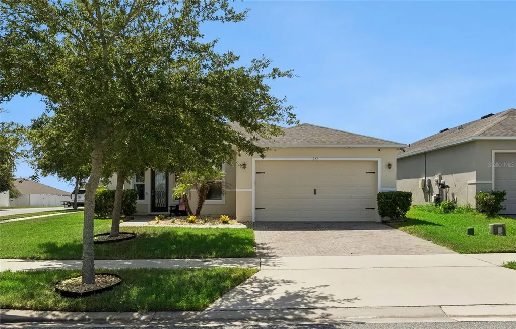 253 Sparrow Hawk Drive Groveland FL 34736