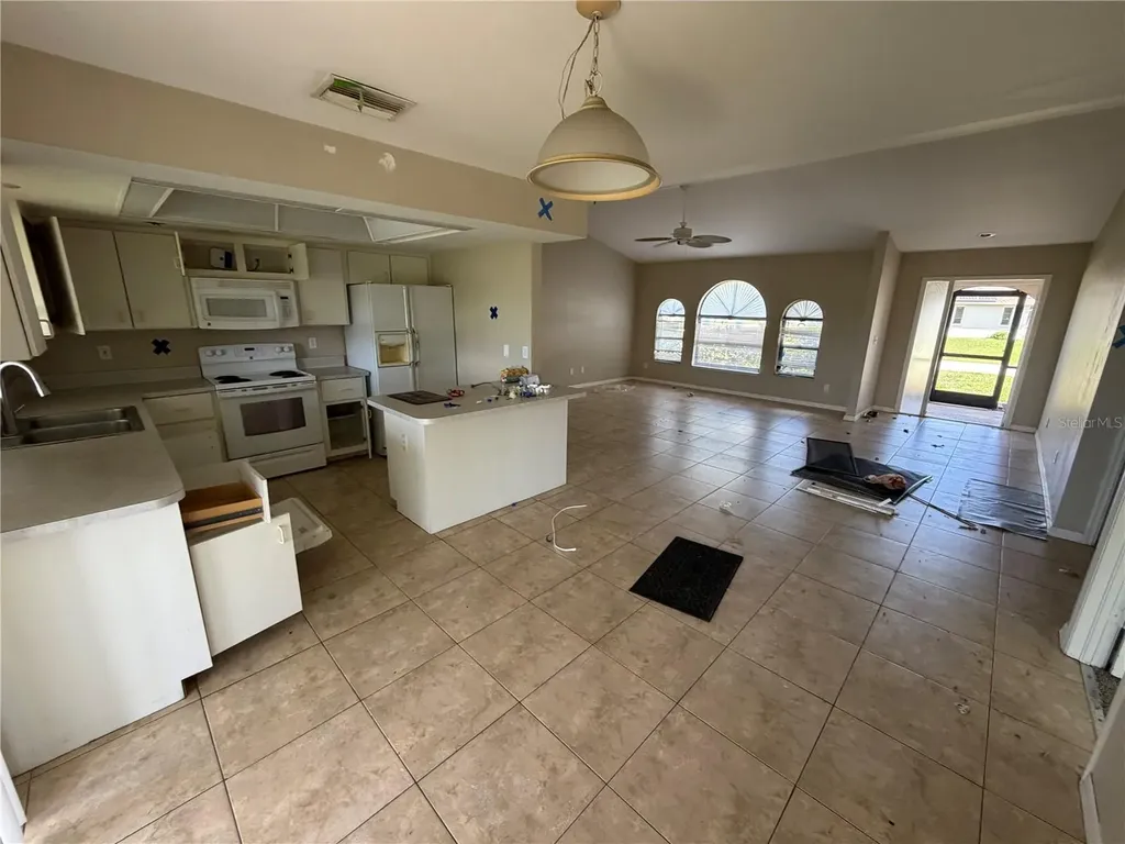 808 SW 7th Terrace Cape Coral FL 33991