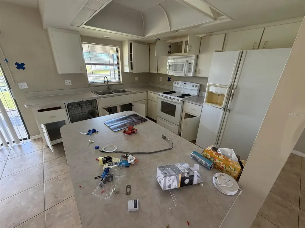 808 SW 7th Terrace Cape Coral FL 33991
