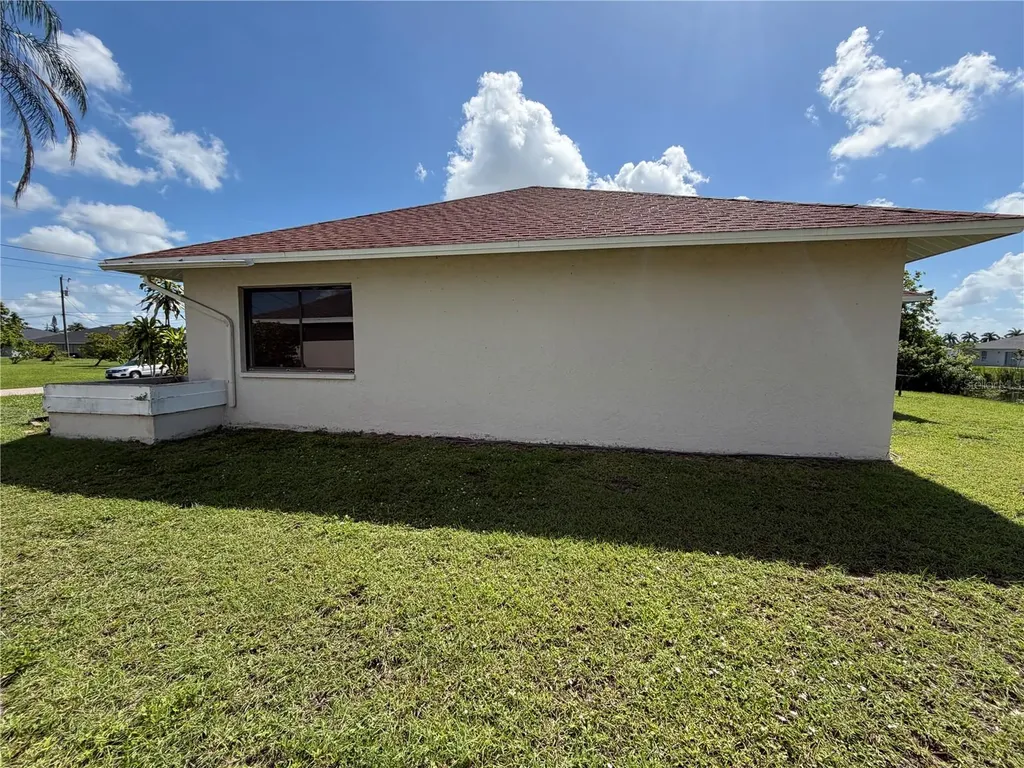 808 SW 7th Terrace Cape Coral FL 33991