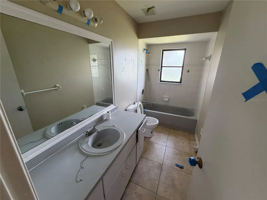 808 SW 7th Terrace Cape Coral FL 33991