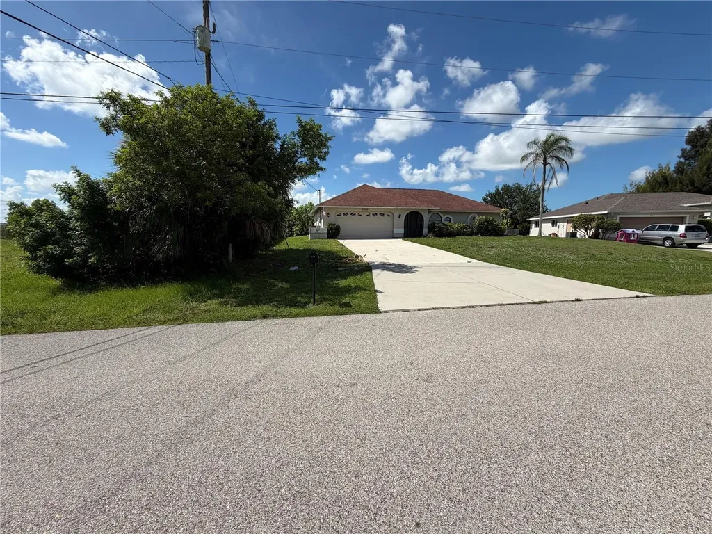808 SW 7th Terrace Cape Coral FL 33991