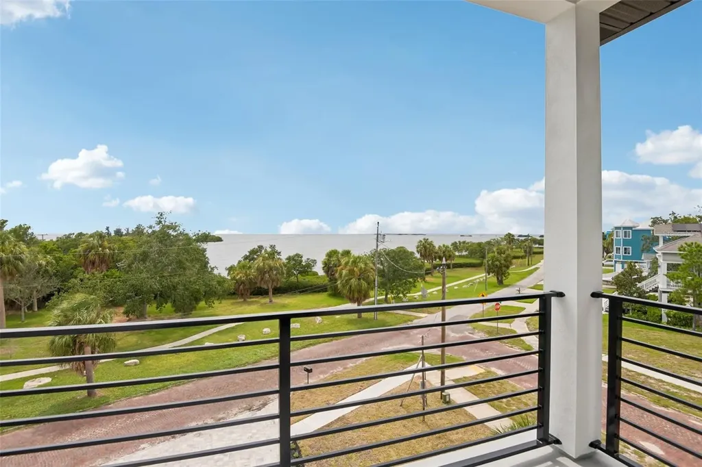 96 Shore Drive Tarpon Springs FL 34689