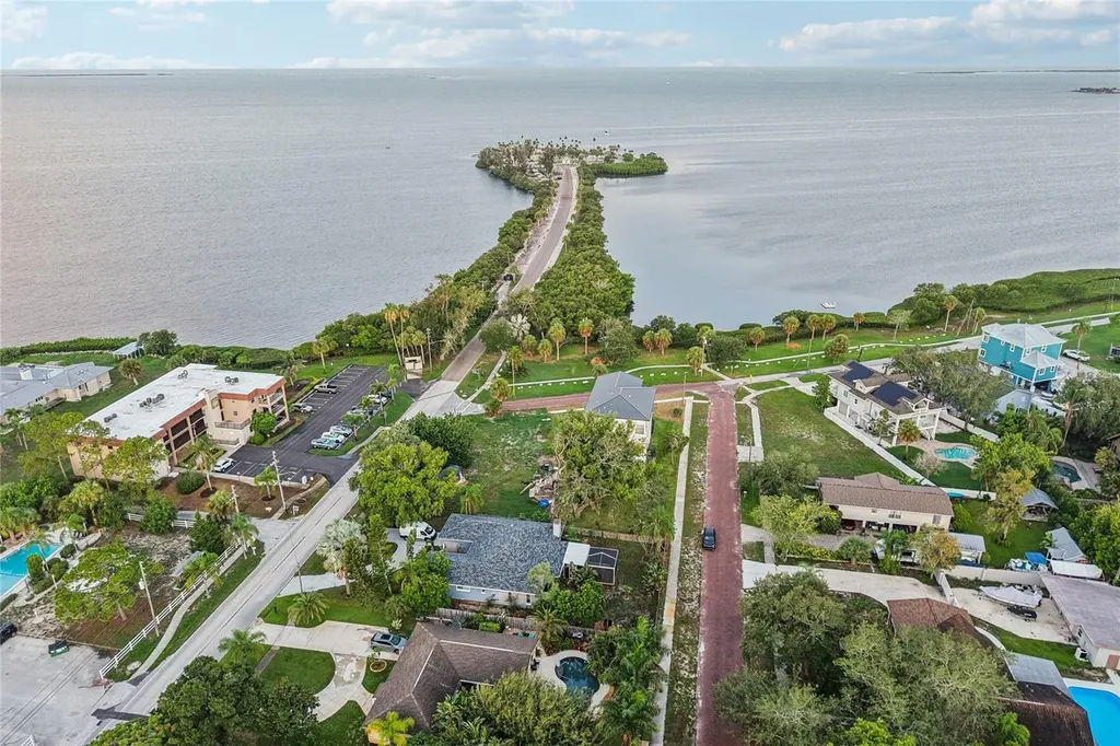 96 Shore Drive Tarpon Springs FL 34689