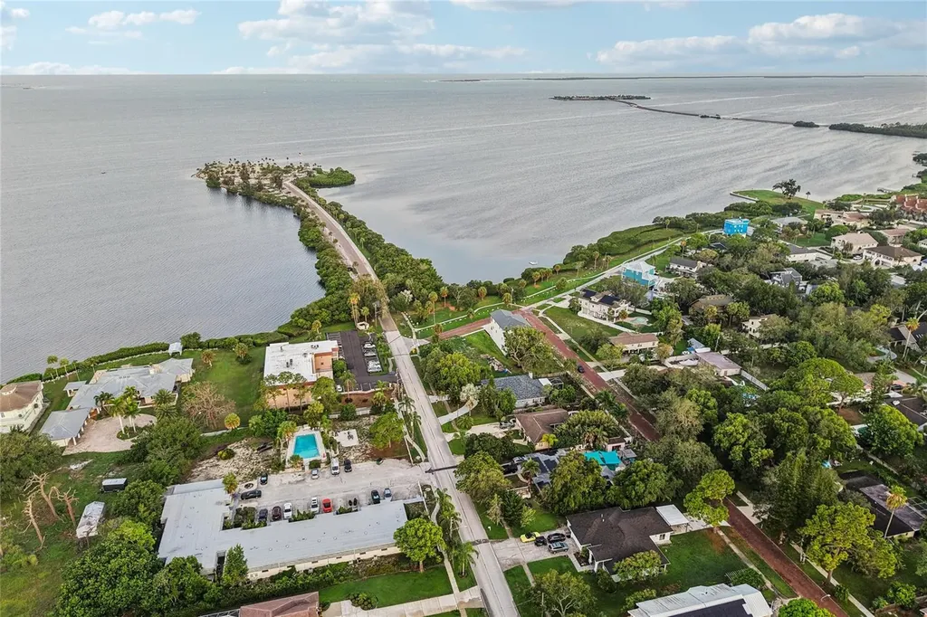 96 Shore Drive Tarpon Springs FL 34689