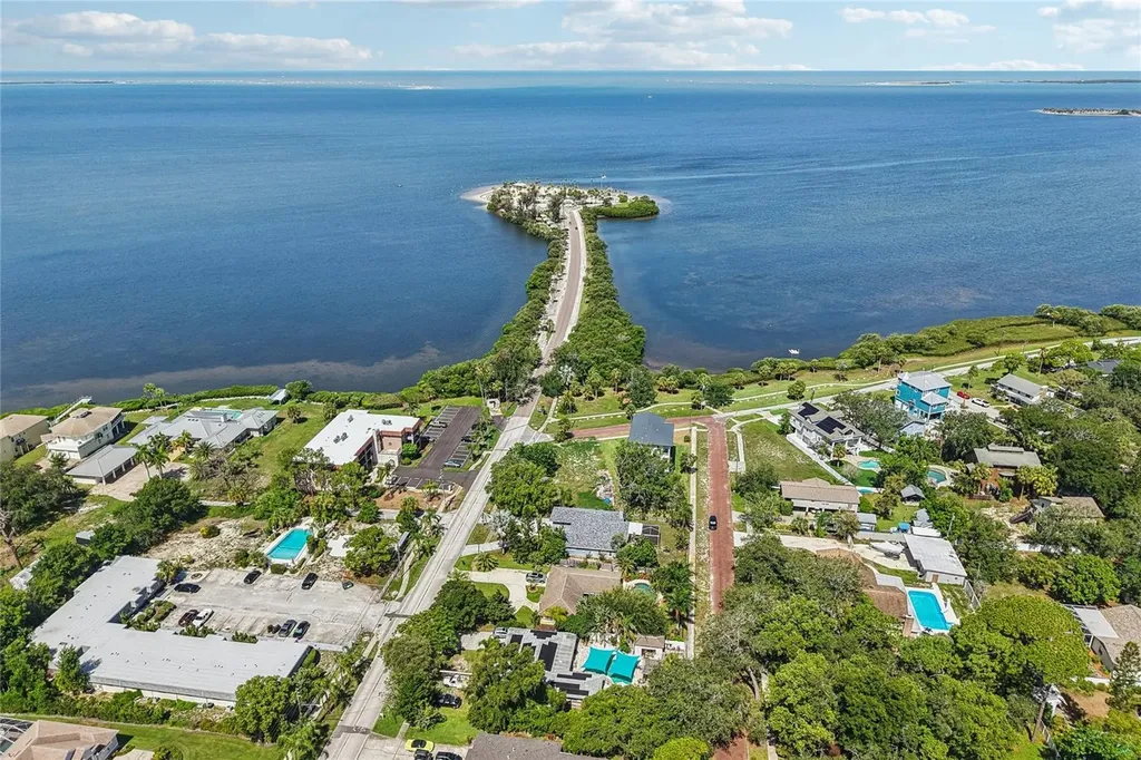 96 Shore Drive Tarpon Springs FL 34689