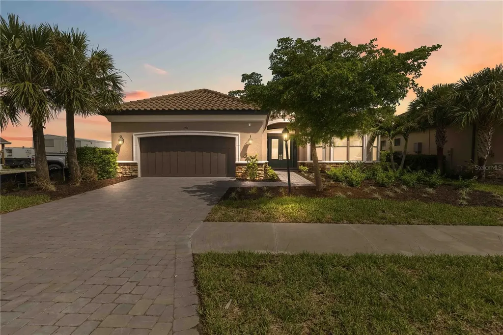 7704 Moonbeam Avenue Sarasota FL 34241
