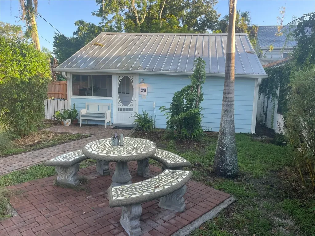 305 Mary Avenue New Smyrna Beach FL 32168