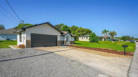 1733 Twin Oak Street Deltona FL 32725