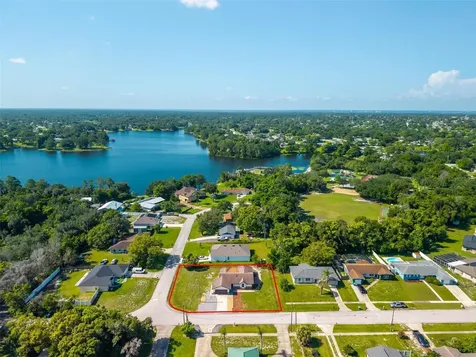 1733 Twin Oak Street Deltona FL 32725