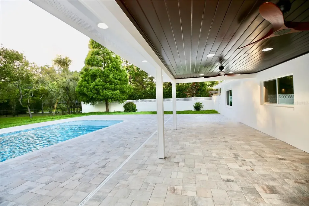 1646 Robin Hood Lane Clearwater FL 33764