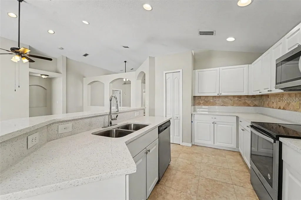22901 Hawk Hill Loop Land O Lakes FL 34639