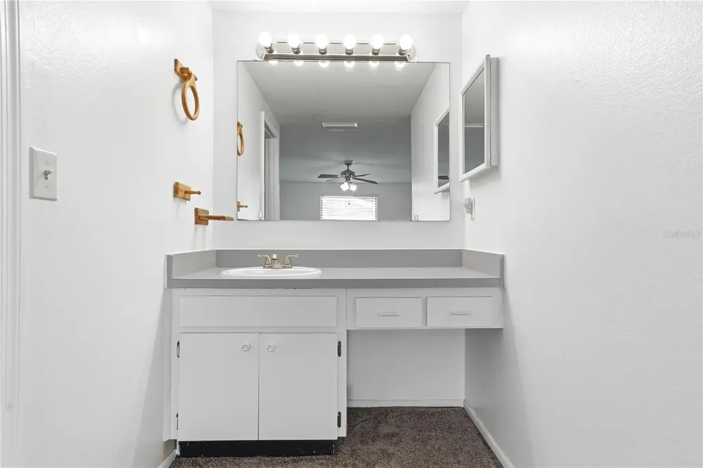 9704 Shalimar Court Tampa FL 33615