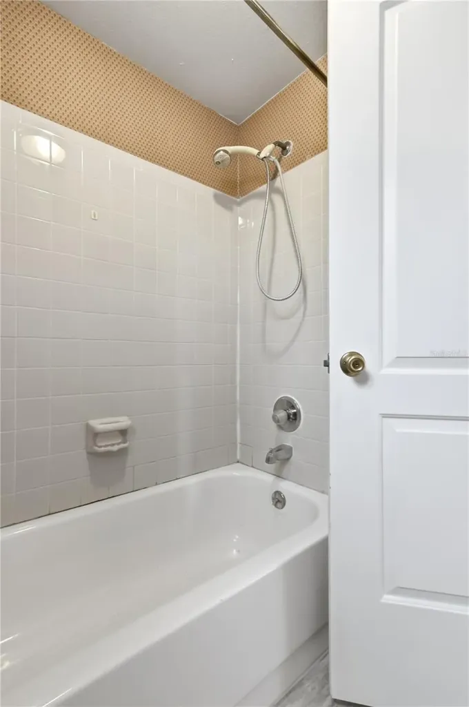 9704 Shalimar Court Tampa FL 33615