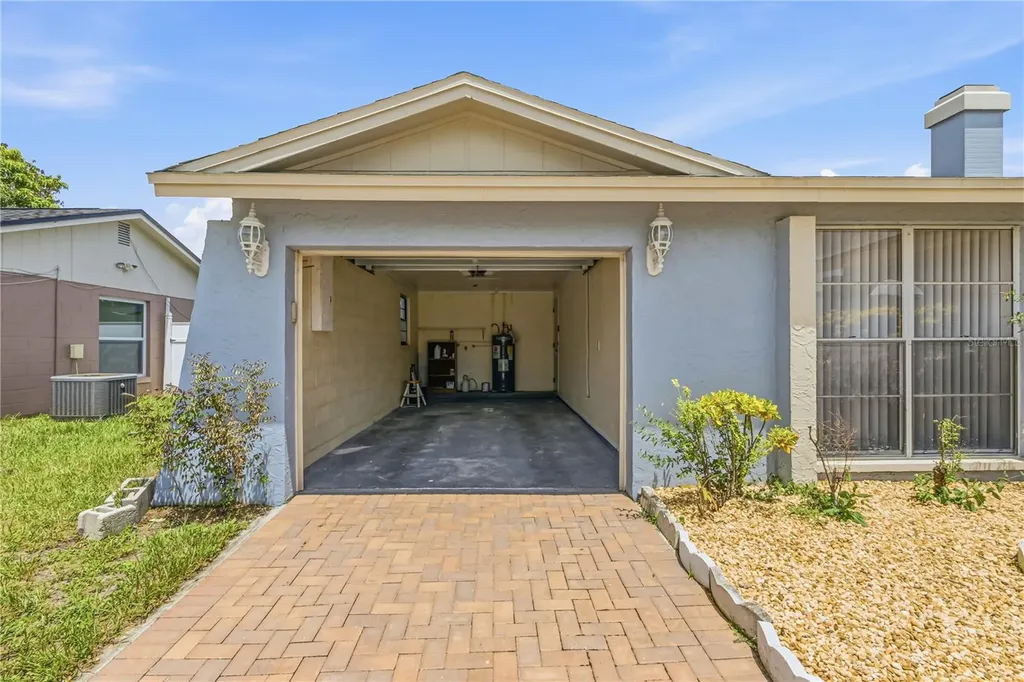9704 Shalimar Court Tampa FL 33615
