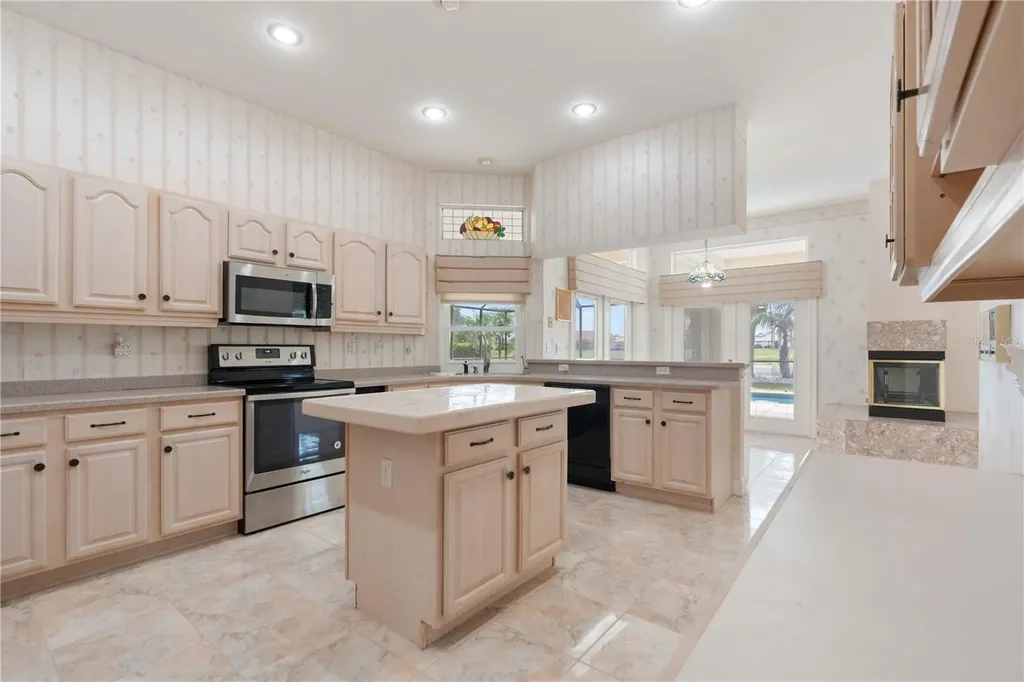 2122 Platinum Drive Sun City Center FL 33573