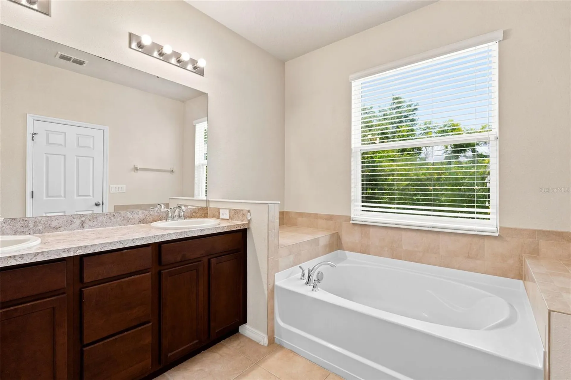 4850 Southlawn Avenue Orlando FL 32811