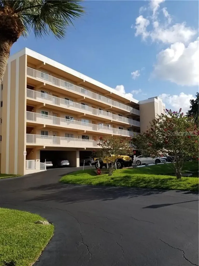 9510 Harbor Greens Way Seminole FL 33776