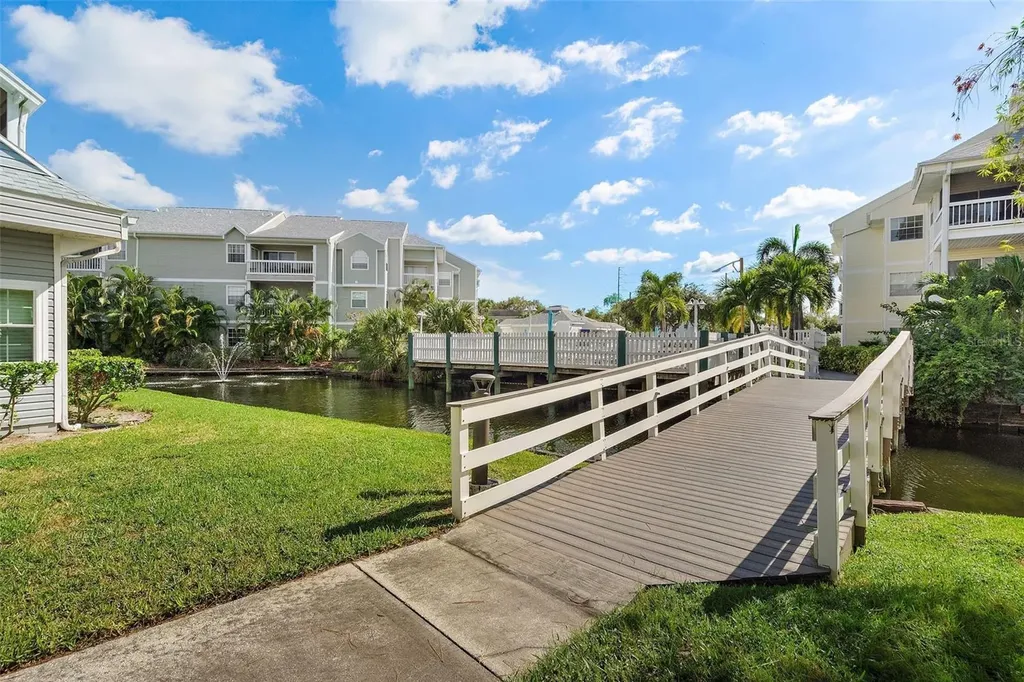 6931 Stones Throw Circle N St Petersburg FL 33710