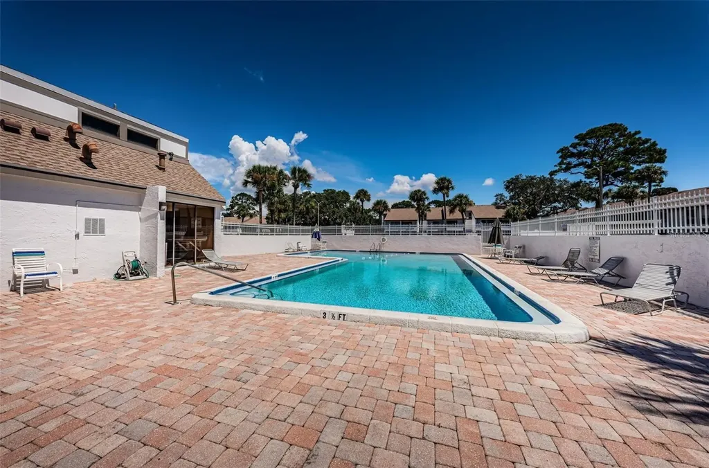 2117 Lakewood Club Drive S St Petersburg FL 33712