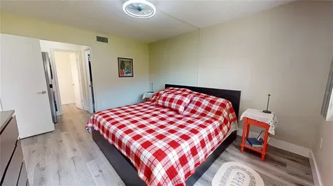1418 Arrowhead Circle W Clearwater FL 33759