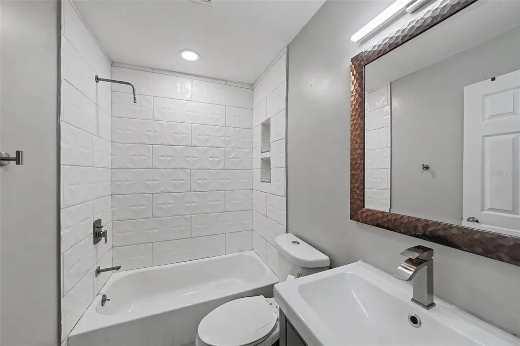 2341 W Chestnut Street Tampa FL 33607