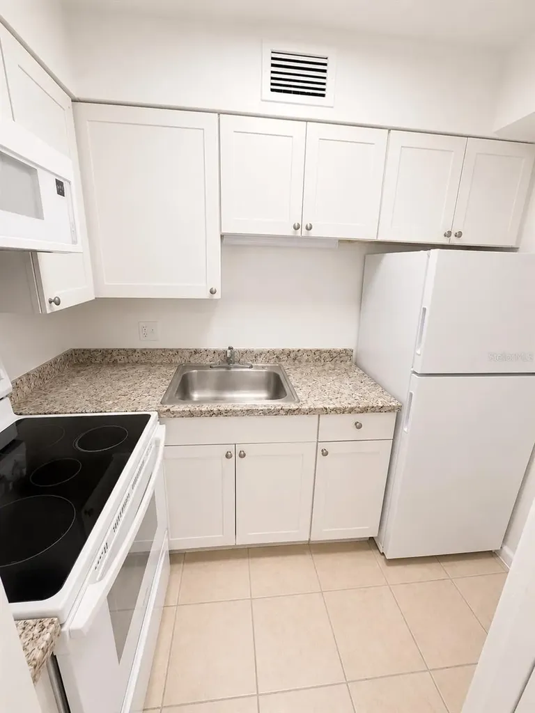 1727-1727 NE 2nd Street Ocala FL 34470