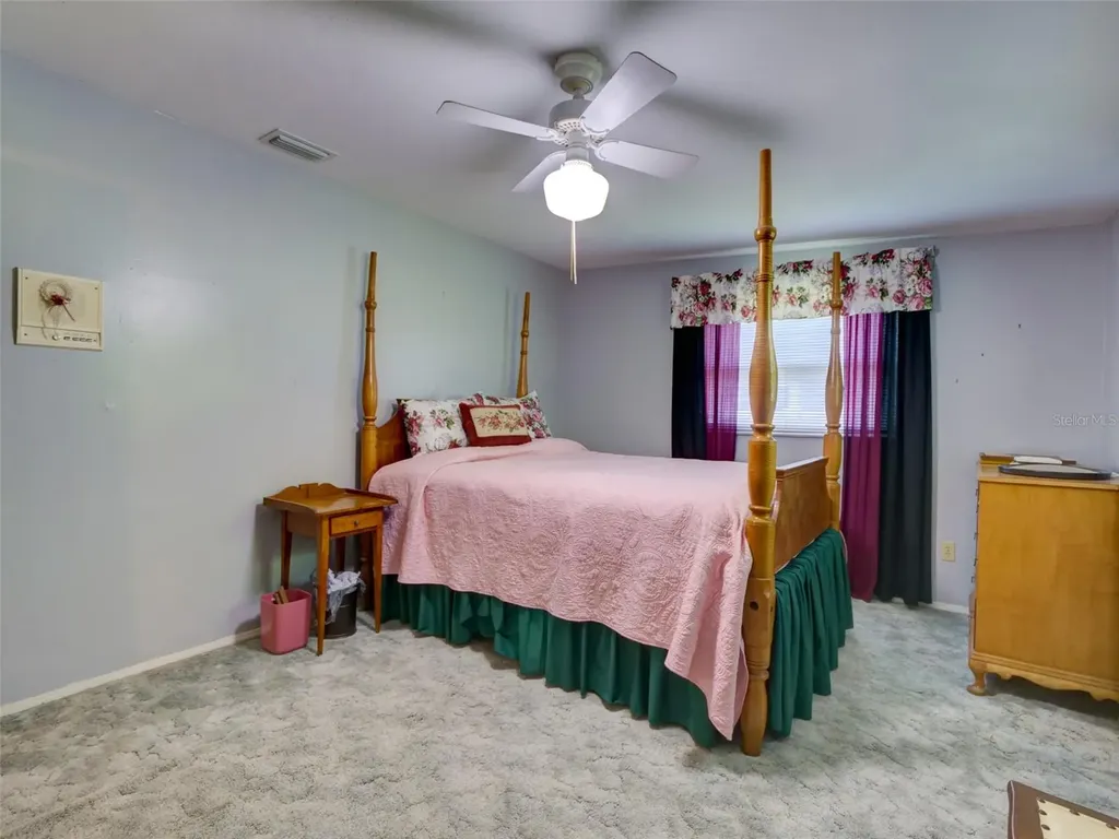314 N York Street Bushnell FL 33513