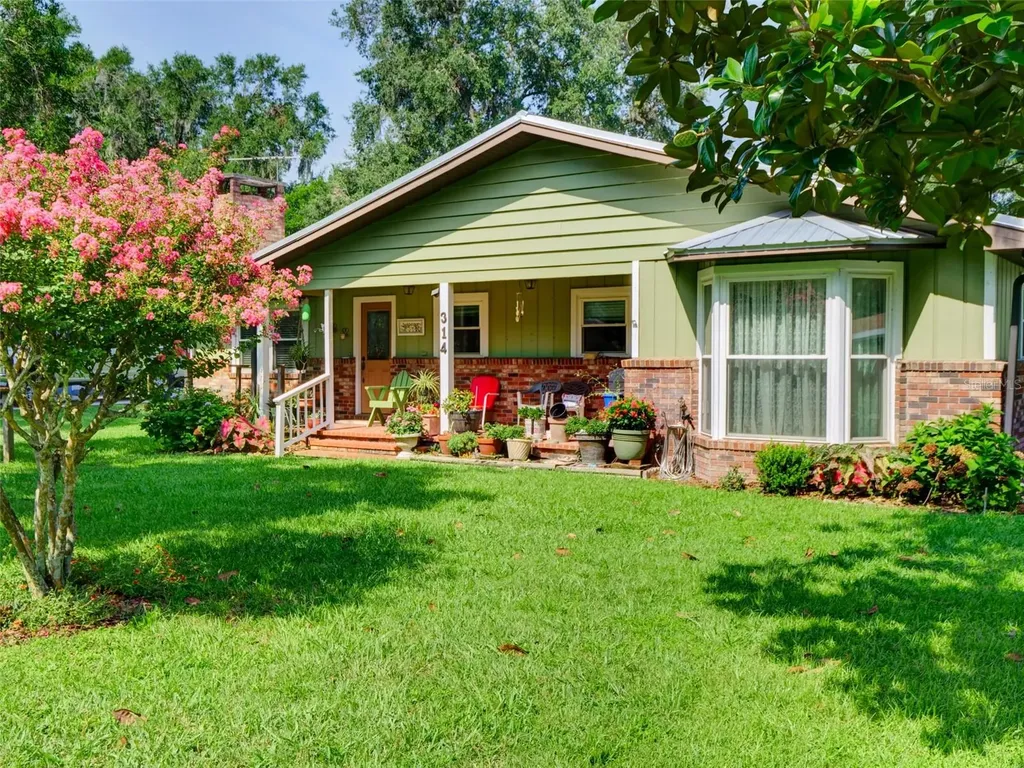 314 N York Street Bushnell FL 33513
