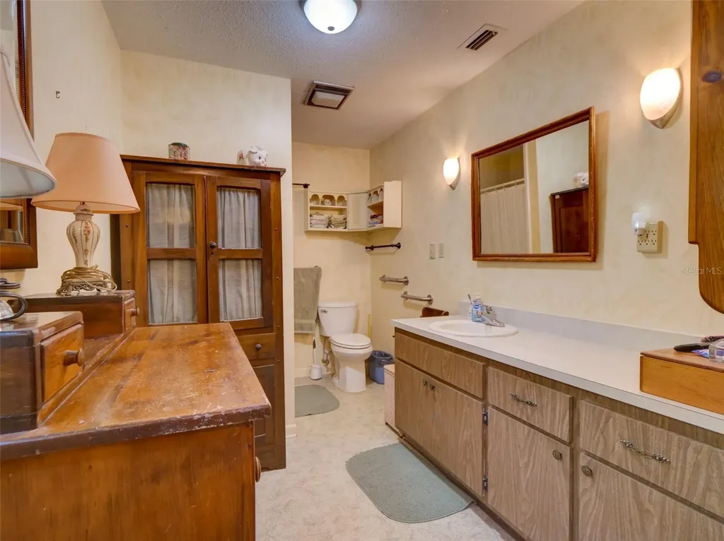 314 N York Street Bushnell FL 33513